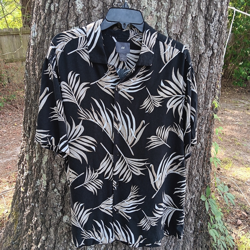 H&M Men's Black and Taupe Leaf Print Shirt XL
